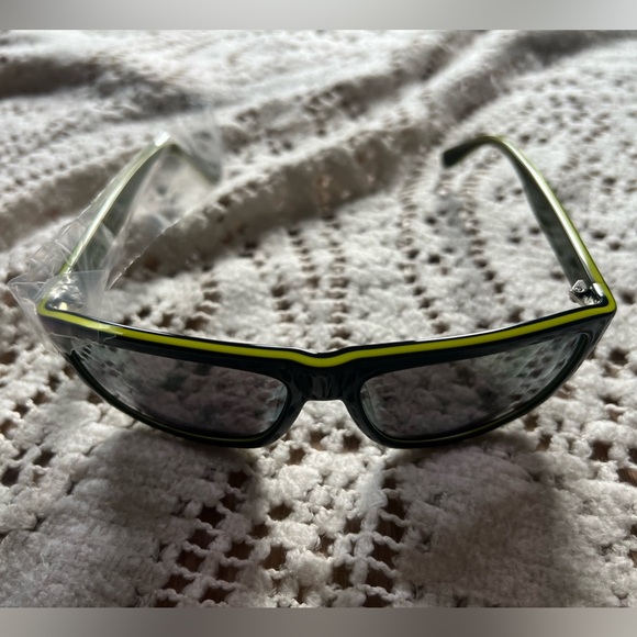 Salvatore Ferragamo Men’s Sunglasses - Picture 4 of 10